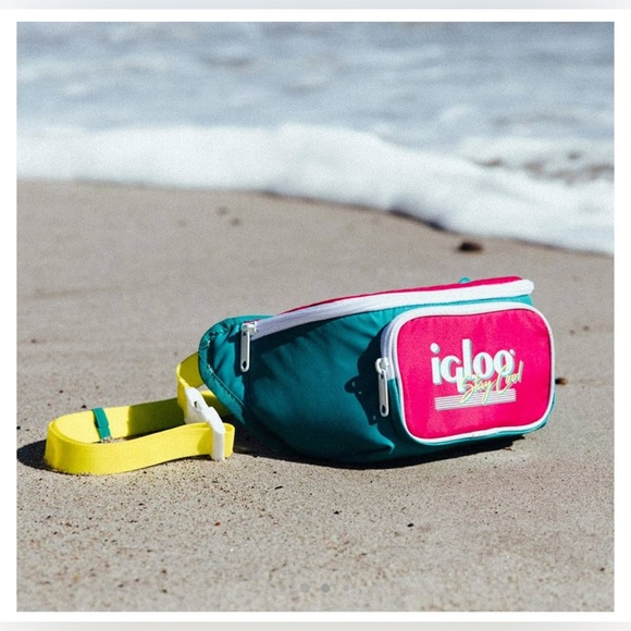 Igloo 90s Retro Collection Fanny Pack Portable Cooler - Picture 2 of 3